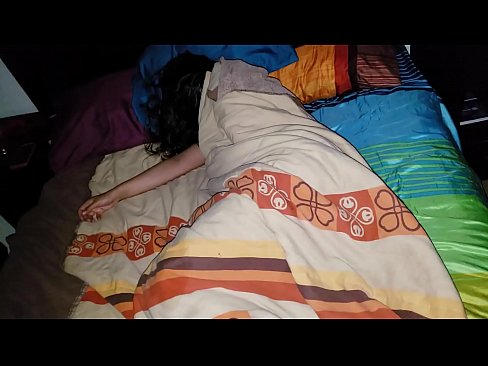 ❤️ Ny zananikely manenjika ny renikeliny tanora rehefa matory izy. ❌ Voasary vetaveta fotsiny amin'ny mg.com-porn-mz.ru ☑