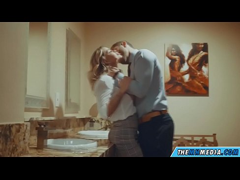 ❤️ Rehefa mamitaka anao ao amin'ny trano fidiovana ho an'ny besinimaro ny blonde be busty ❌ Voasary vetaveta fotsiny amin'ny mg.com-porn-mz.ru ☑